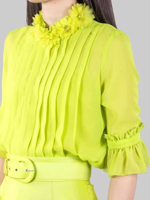 New CARLA RUIZ CAMICINA IN TESSUTO A PIEGHE CON FIORI DECORATI Lime
