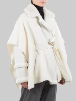 Fashion VIOLANTI GIACCA MODELLO MANTELLA REALIZZATA CON INSERTI IN ECO PELLICCIA E MONTONE Bianco