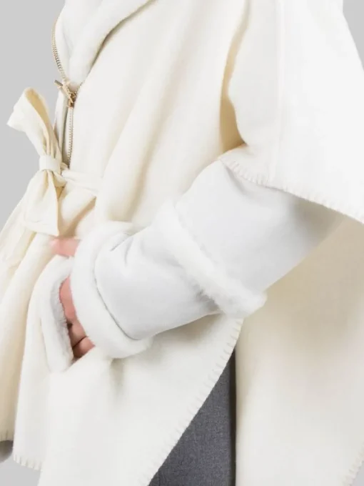 Fashion VIOLANTI GIACCA MODELLO MANTELLA REALIZZATA CON INSERTI IN ECO PELLICCIA E MONTONE Bianco