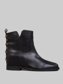 Sale VIA ROMA 15 STIVALETTI NERI IN PELLE CON BORCHIE ORO POSTERIORI Nero