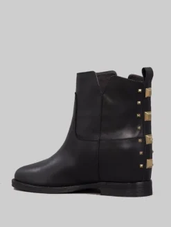 Sale VIA ROMA 15 STIVALETTI NERI IN PELLE CON BORCHIE ORO POSTERIORI Nero